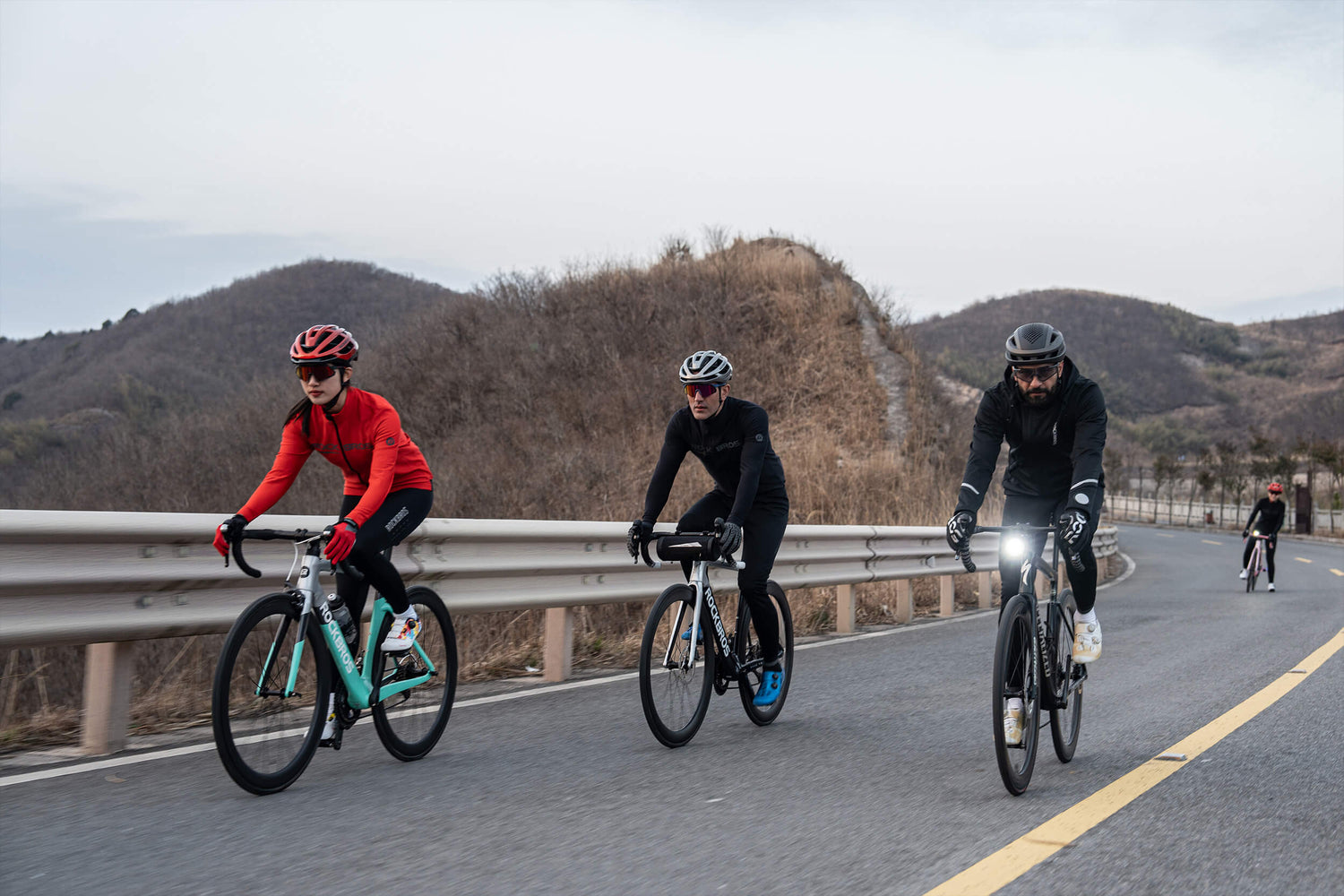 ROCKBROS winter cycling gear sale | thermal cycling jersey and gloves