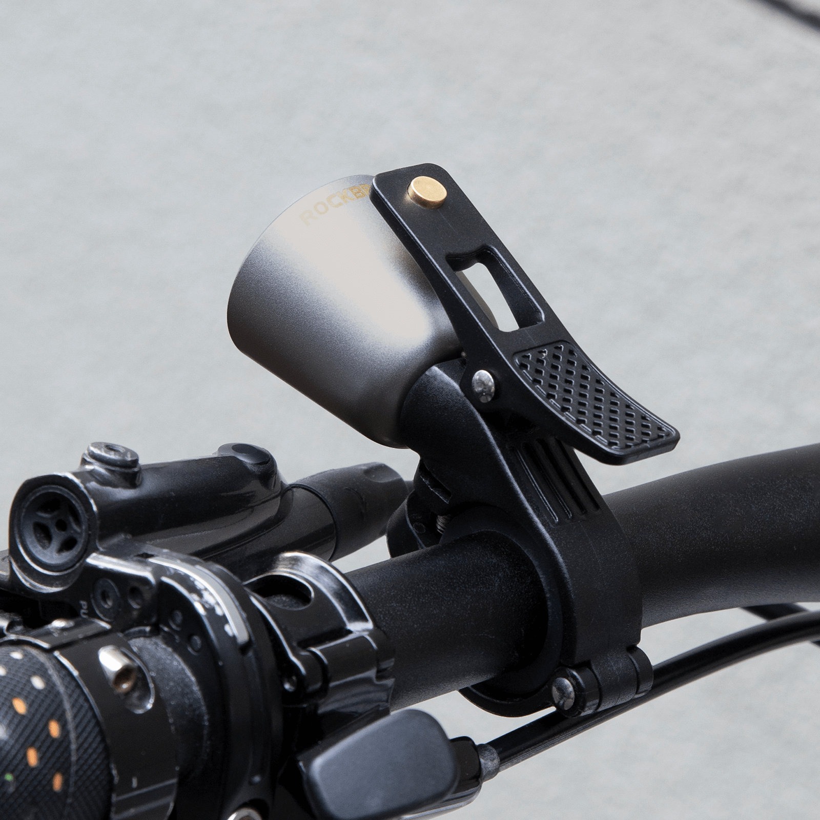 ROCKBROS bike bell with loud sound for road and mountain bikes
#Color_Titanium
