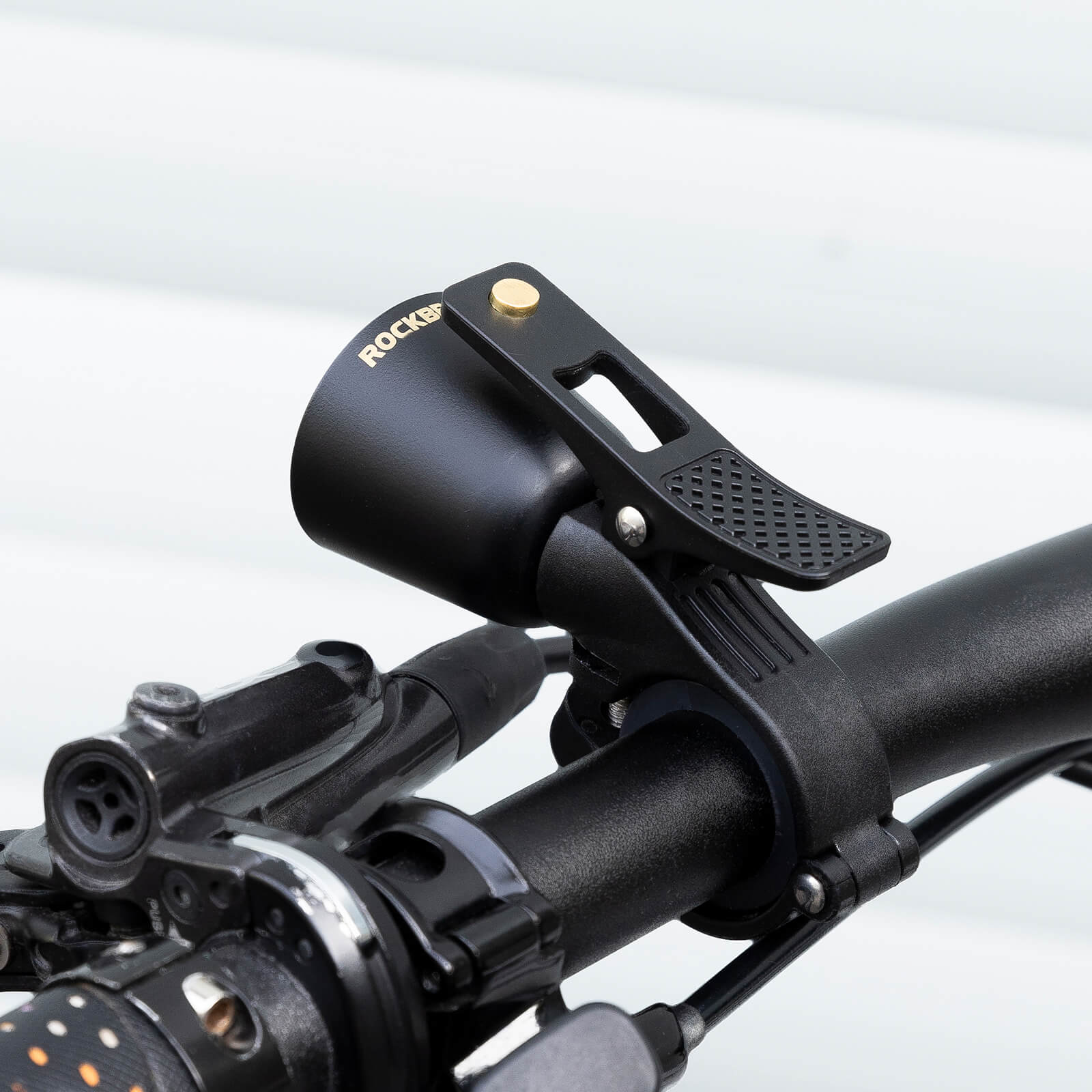 ROCKBROS bike bell with loud sound for road and mountain bikes
#Color_Black