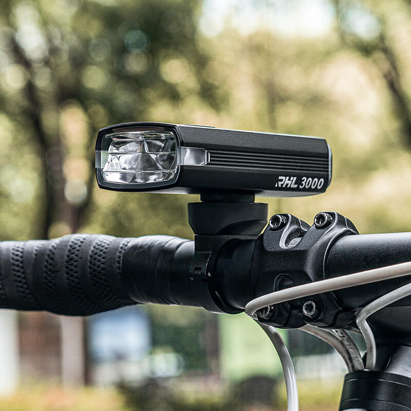 ROCKBROS 3000 lumens bicycle headlight with aluminum body and powerful beam