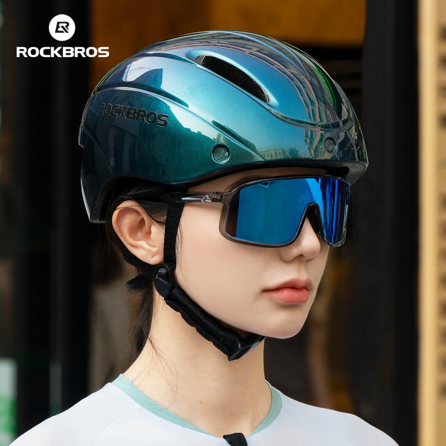 ROCKBROS Magnetic Goggles Bike Helmet with EPS foam and rear light mount for cycling