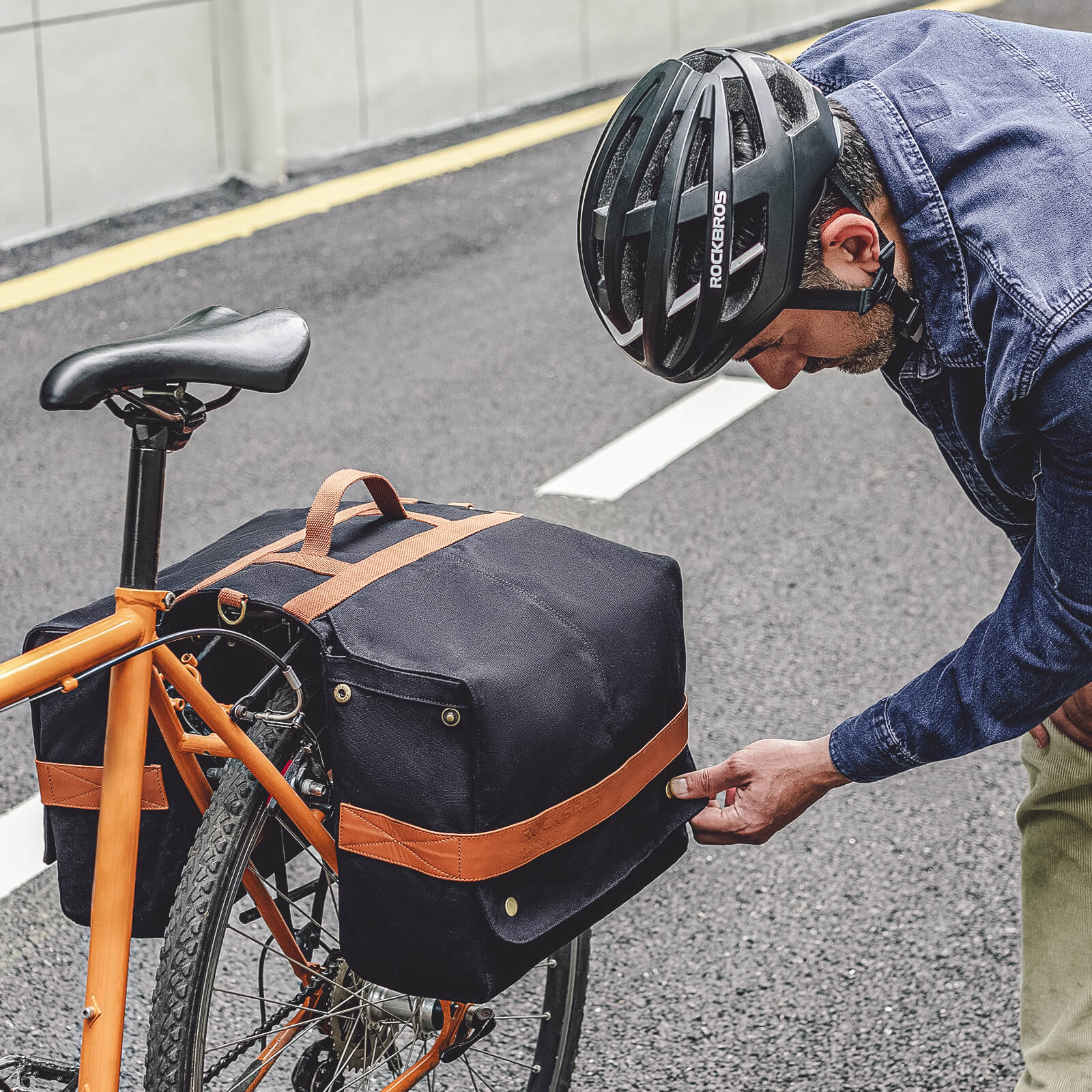 ROCKBROS retro bike pannier 27L close-up showing dual-bag design and durable Velcro straps