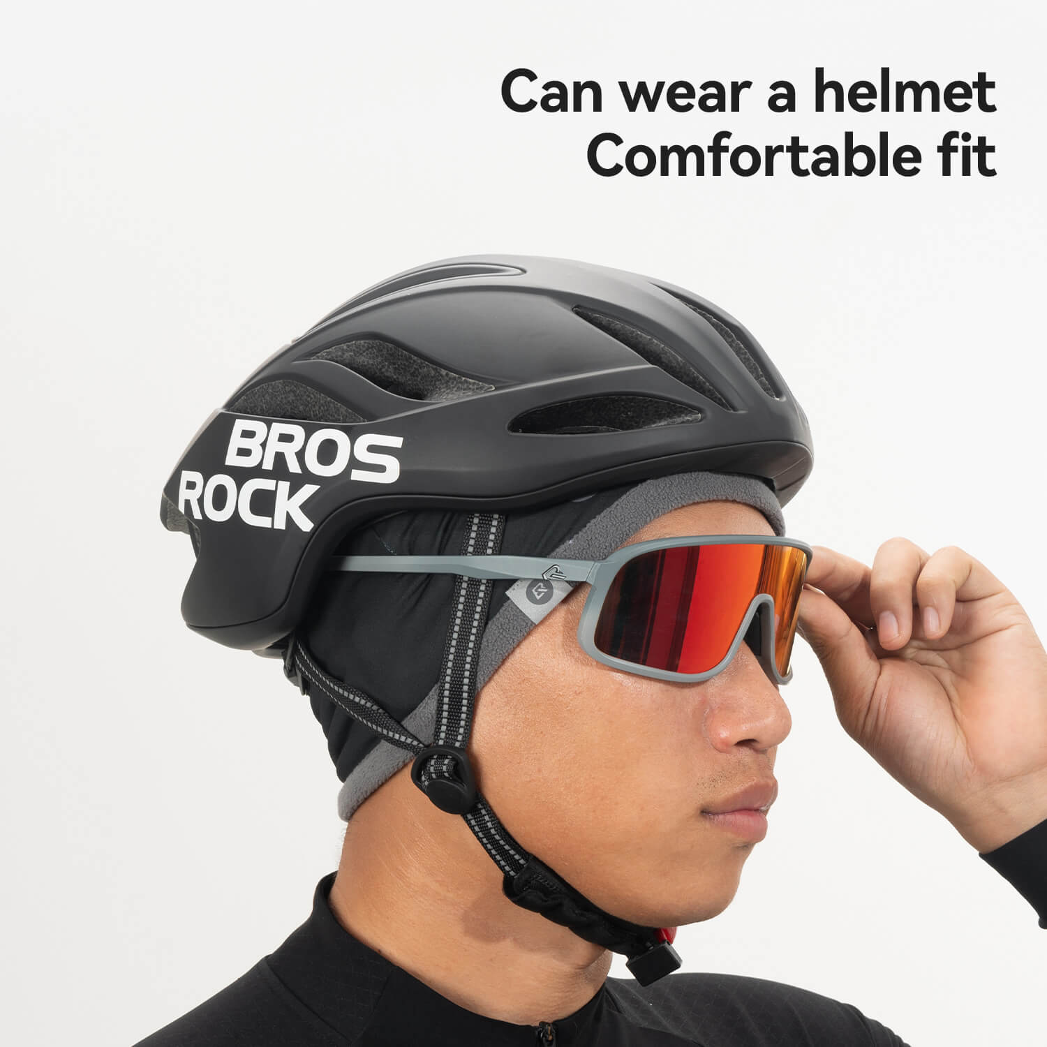 ROCKBROS reversible cycling beanie worn for winter outdoor riding and commuting.