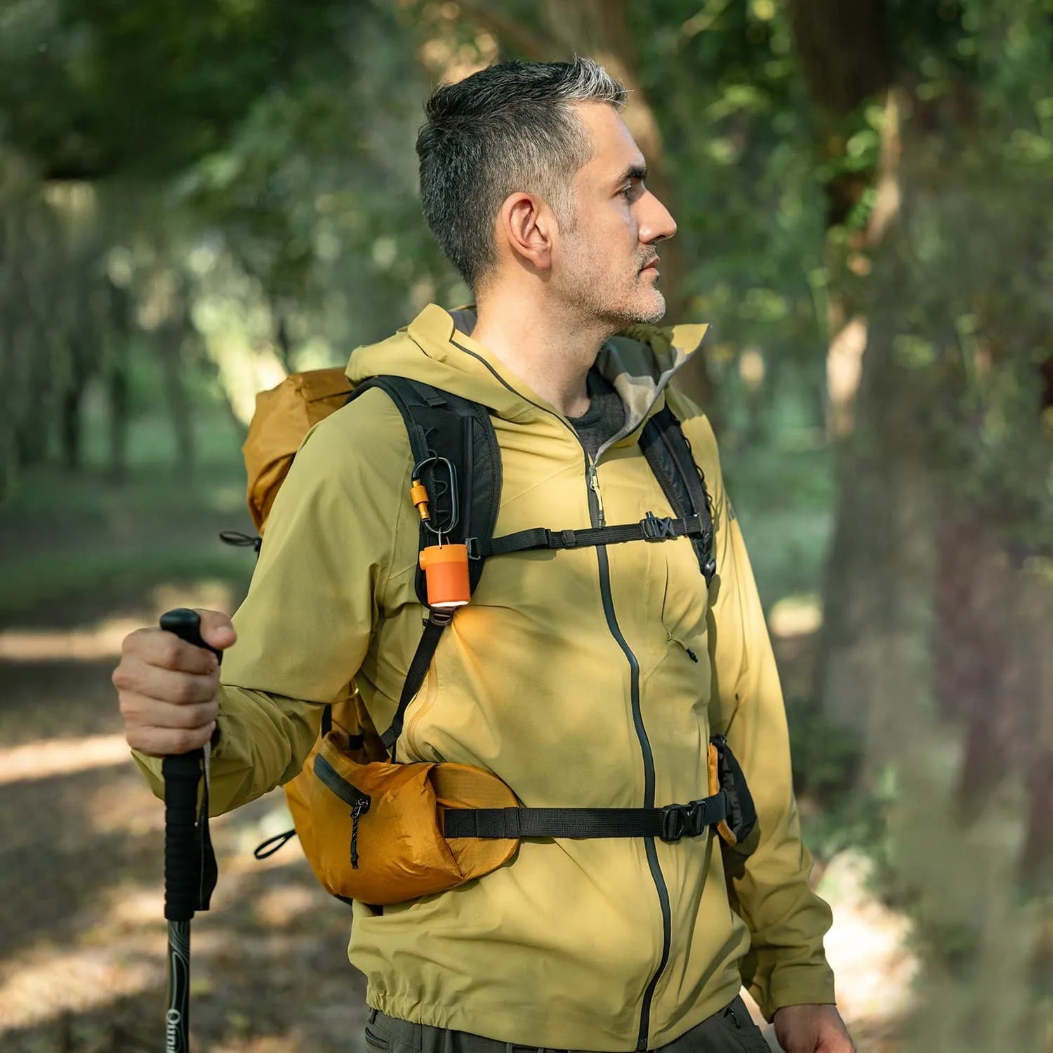 qunature outdoor lightweight hiking backpack 25l breathable ergonomic travel pack for hiking camping 