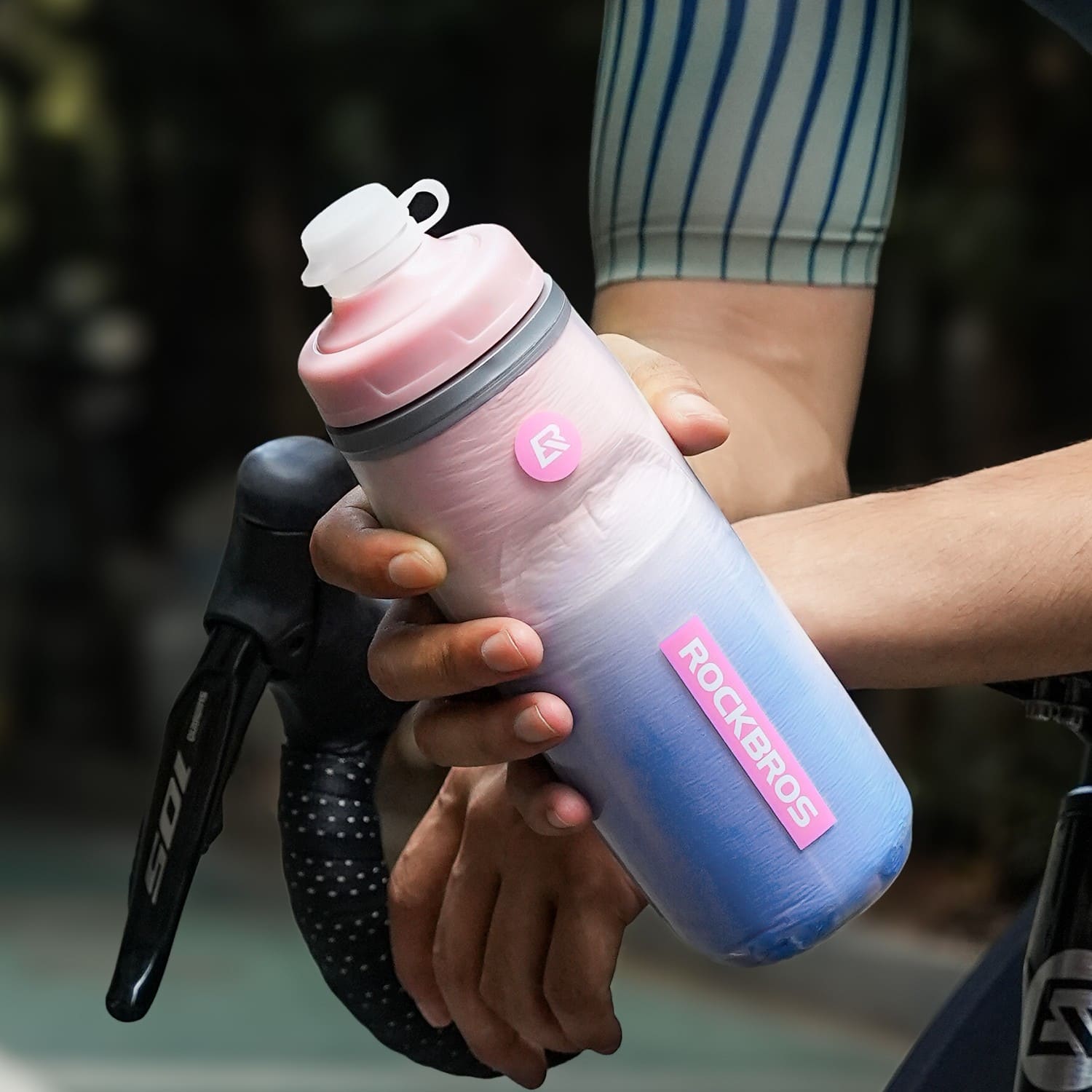 ROCKBROS insulated squeeze cycling water bottle 620ml with leak-proof spout  for bike riding and outdoor use