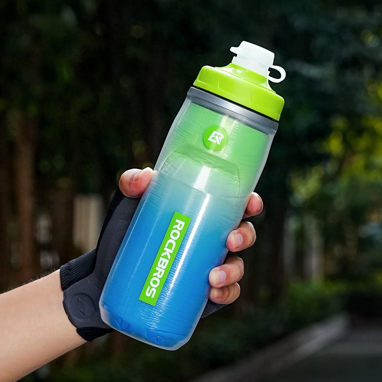 ROCKBROS insulated squeeze cycling water bottle 620ml with leak-proof spout  for bike riding and outdoor use