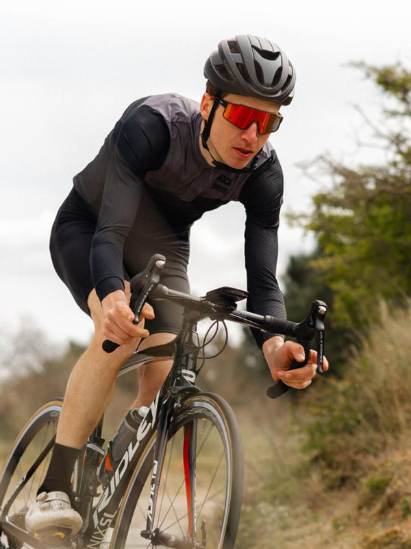 ROCKBROS performance road cycling kit: lightweight and aerodynamic gear for road racing.