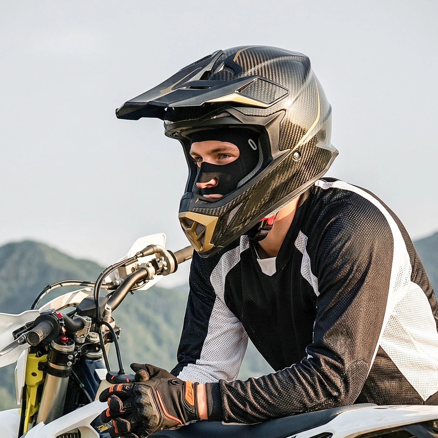 ROCKBROS Ice Silk Seamless Balaclava with UPF50+ Coverage and Breathable Openings for Summer Cycling