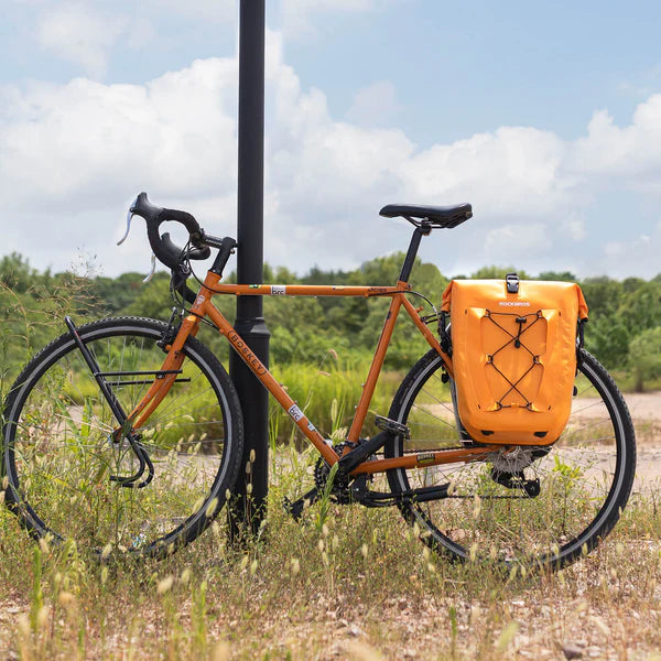 Rear rack and pannier setup for weekend cycling and lightweight bikepacking