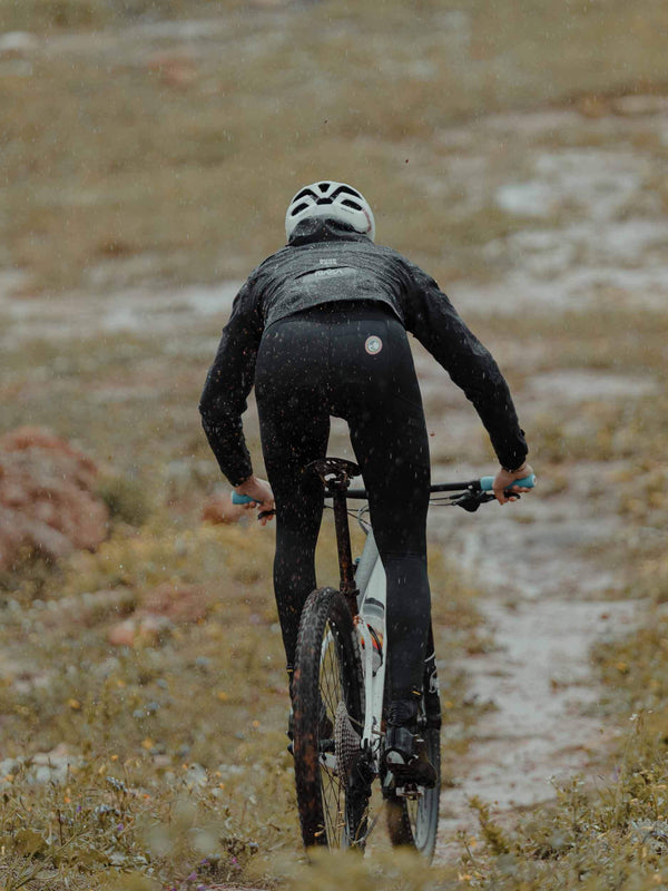 ROCKBROS all-weather cycling protection: waterproof and windproof gear for harsh conditions